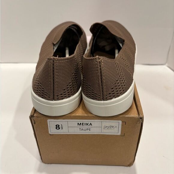 Journee Collection Meika Slip-On Sneaker JCP
Slip-On Shoe size 8.5 - Picture 14 of 14